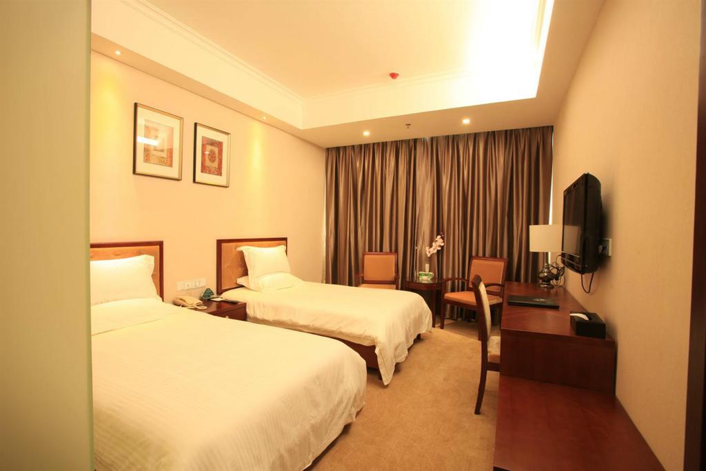 Greentree Inn Shanghai Dongming Road Subway Station Express Hotel Exterior photo