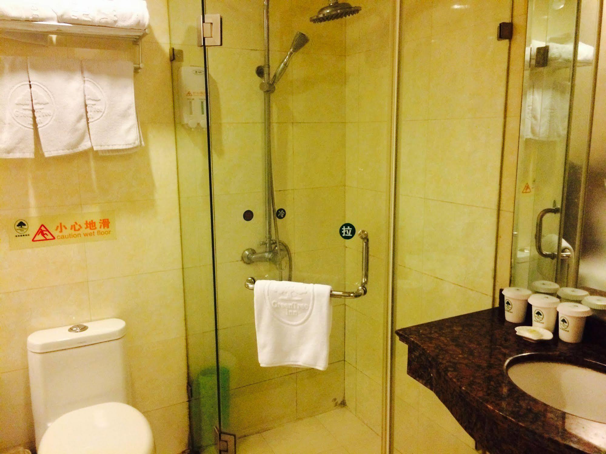 Greentree Inn Shanghai Dongming Road Subway Station Express Hotel Exterior photo