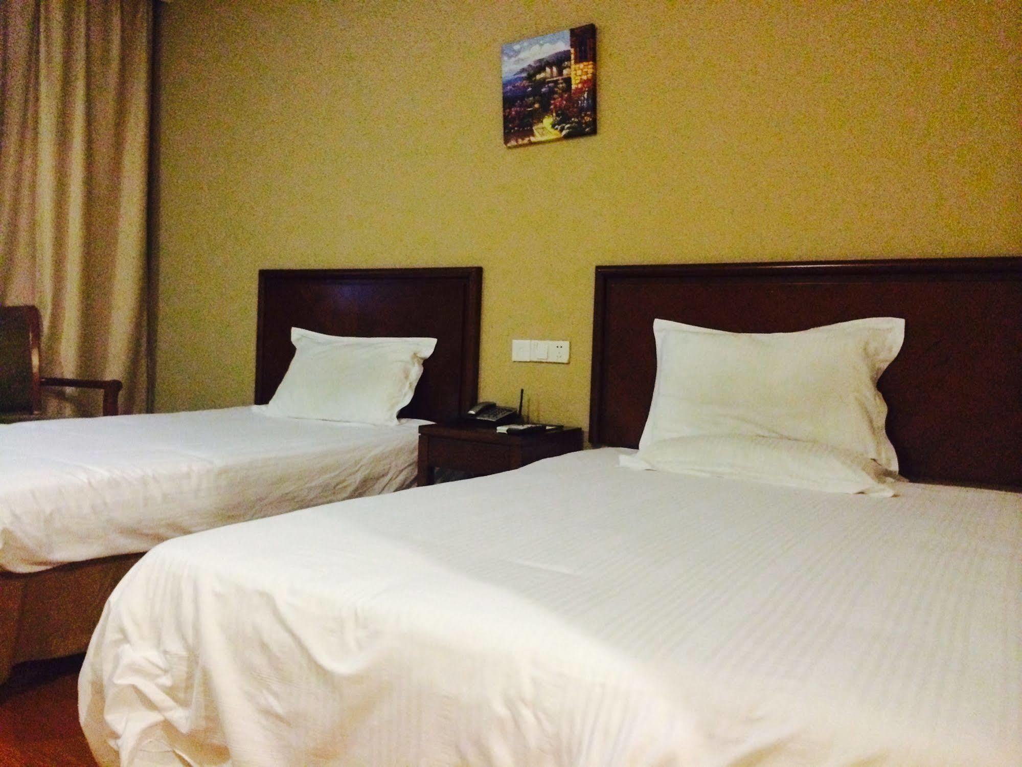 Greentree Inn Shanghai Dongming Road Subway Station Express Hotel Exterior photo